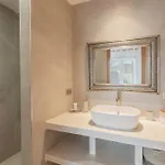 Villa A C - 8bdr 17p - Swimming Pool *