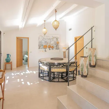 Villa A C - 8bdr 17p - Swimming Pool *