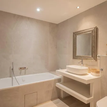 A C - 8bdr 17p - Swimming Pool Villa