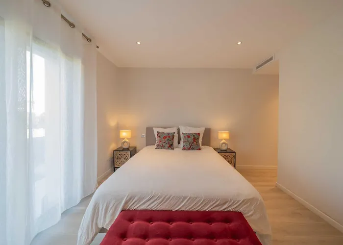 A C - 8bdr 17p - Swimming Pool Villa *