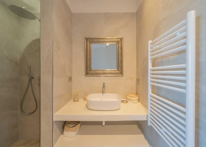 Villa A C - 8bdr 17p - Swimming Pool