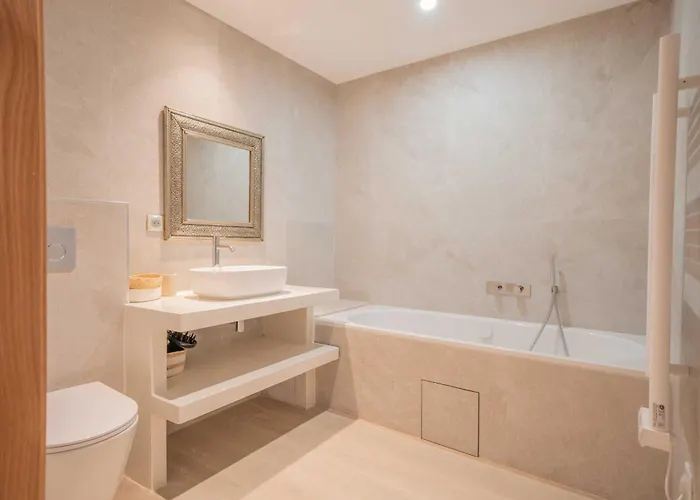 A C - 8bdr 17p - Swimming Pool Villa *