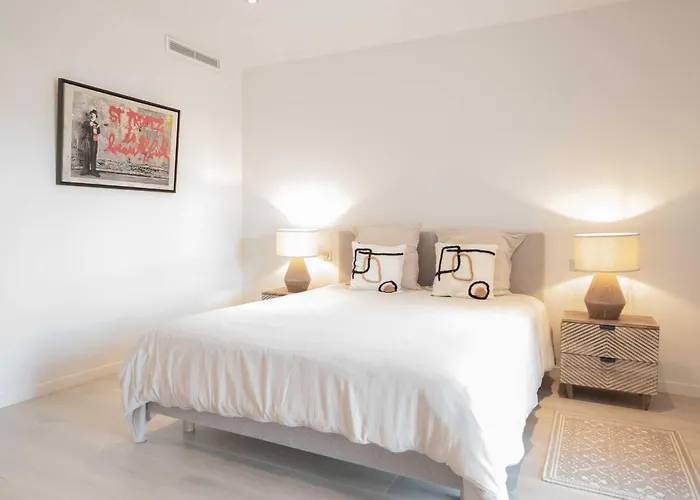 Villa A C - 8bdr 17p - Swimming Pool *