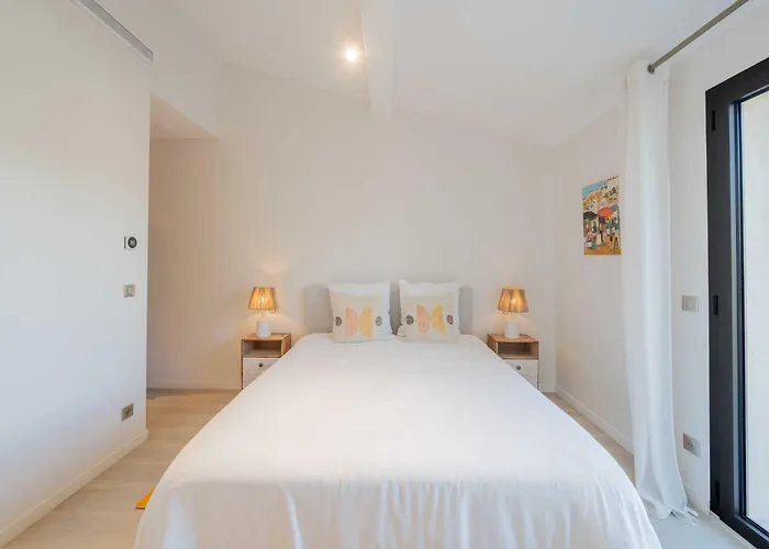 A C - 8bdr 17p - Swimming Pool