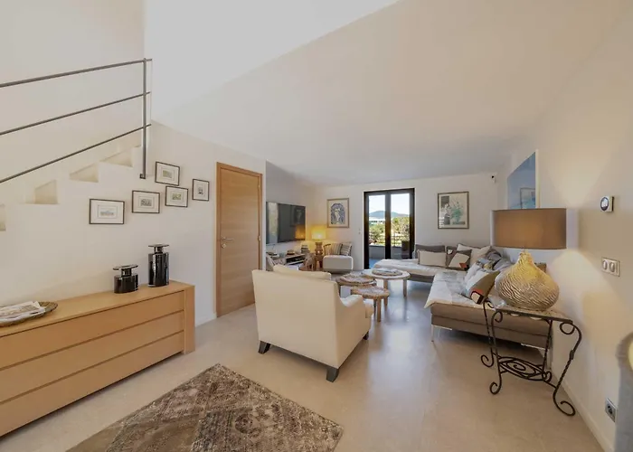 A C - 8bdr 17p - Swimming Pool Villa *