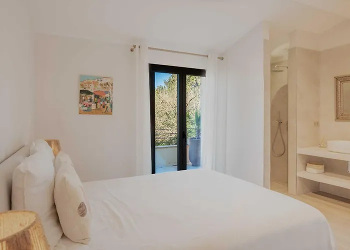 Villa A C - 8bdr 17p - Swimming Pool