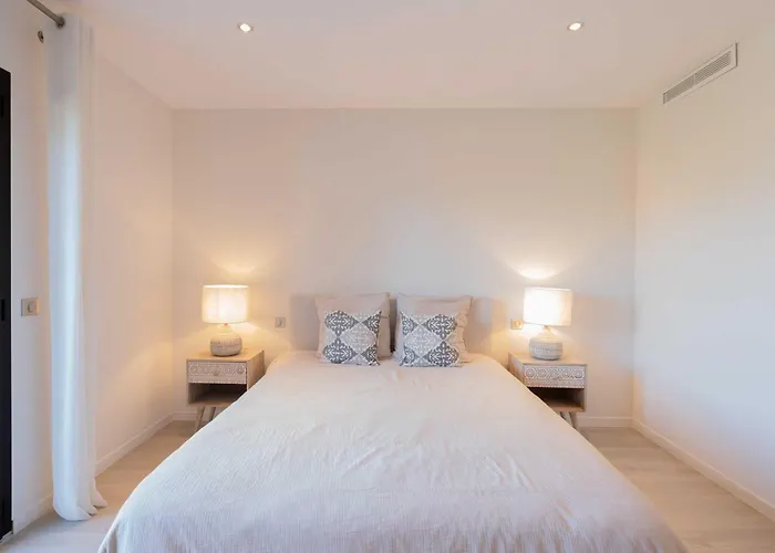 Villa A C - 8bdr 17p - Swimming Pool