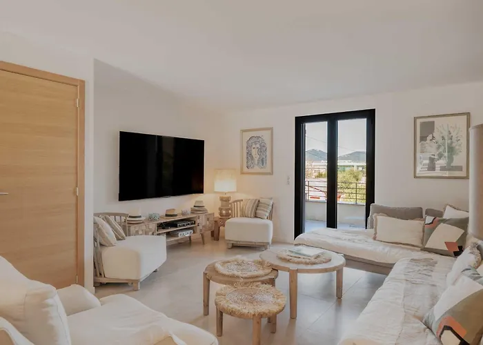 A C - 8bdr 17p - Swimming Pool *