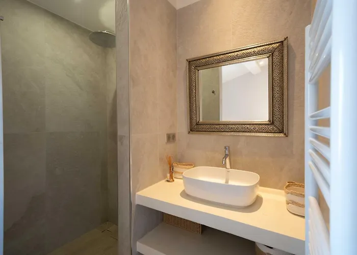 Villa A C - 8bdr 17p - Swimming Pool